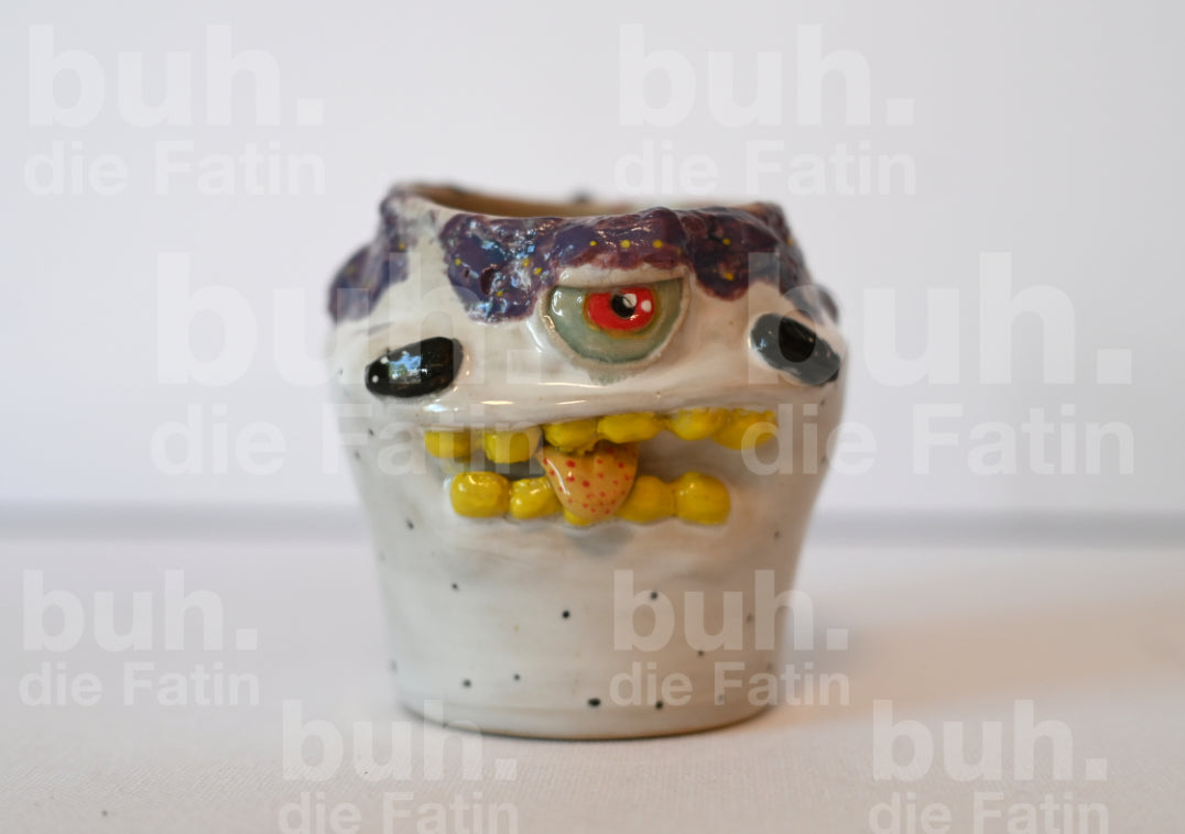 Monstertasse in weiß mit Lila – handgefertigtes Unikat mit Charakter - 255ml
