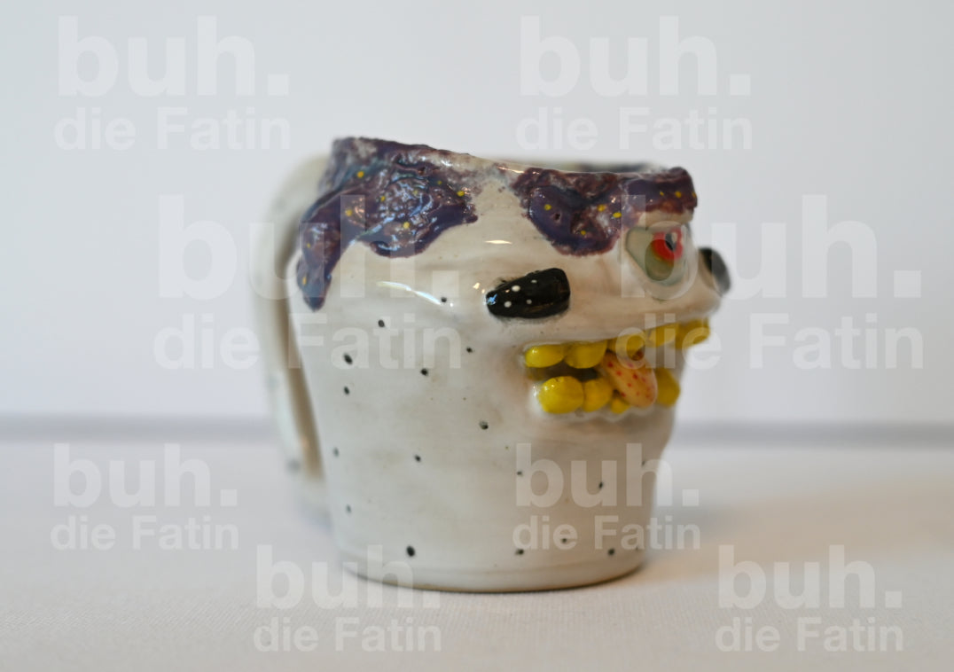 Monstertasse in weiß mit Lila – handgefertigtes Unikat mit Charakter - 255ml