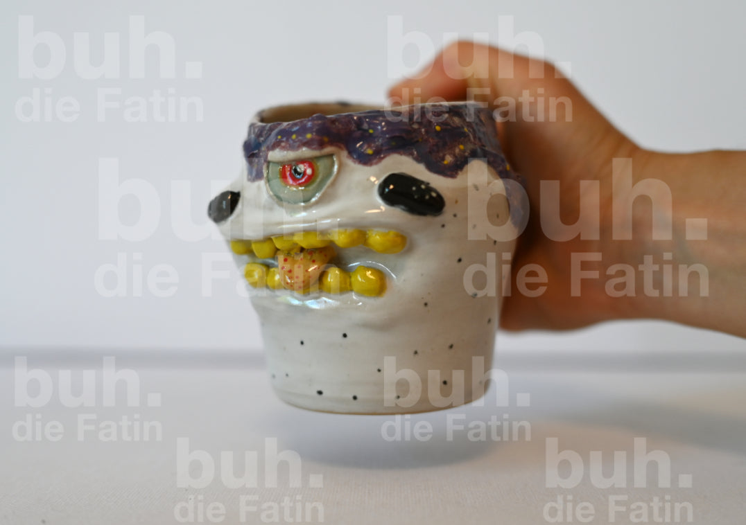 Monstertasse in weiß mit Lila – handgefertigtes Unikat mit Charakter - 255ml