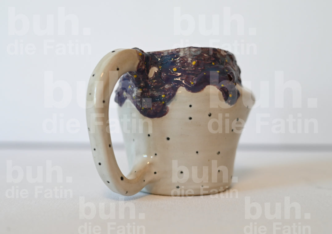 Monstertasse in weiß mit Lila – handgefertigtes Unikat mit Charakter - 255ml