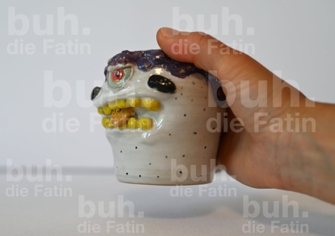 Monstertasse in weiß mit Lila – handgefertigtes Unikat mit Charakter - 255ml