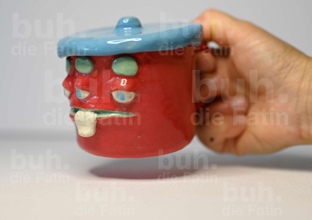 Rote Monstertasse mit Deckel- handgefertigtes Unikat mit Charakter - 190 ml