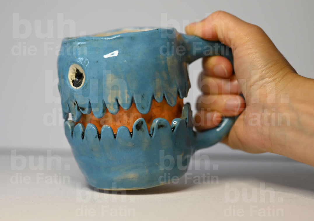 Blaue fröhliche Monstertasse - handgefertigtes Unikat mit Charakter - 350 ml