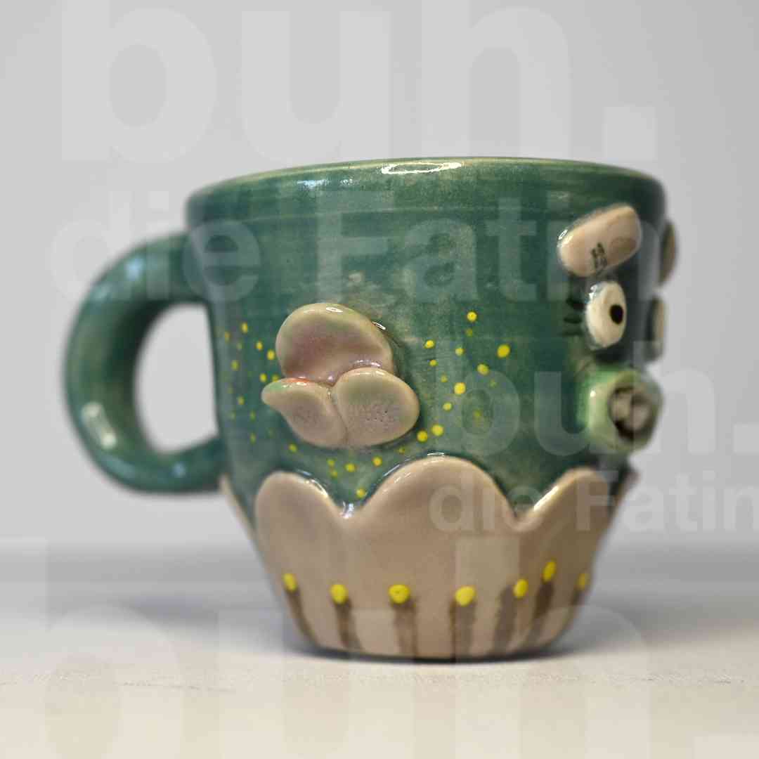 Florale Monstertasse - handgefertigtes Unikat mit Charakter - 200ml